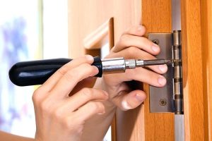 Ảnh minh họa cửa gỗ bị xệ cánh