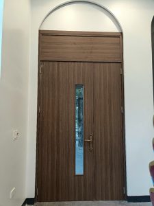 Cửa bên trong khu resort