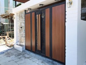 Mẫu cửa cổng gỗ nhựa composite sang trọng