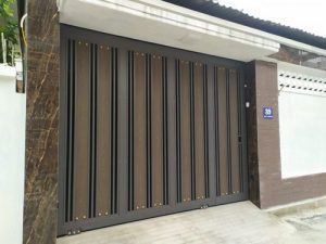 Cửa cổng gỗ nhựa composite trượt