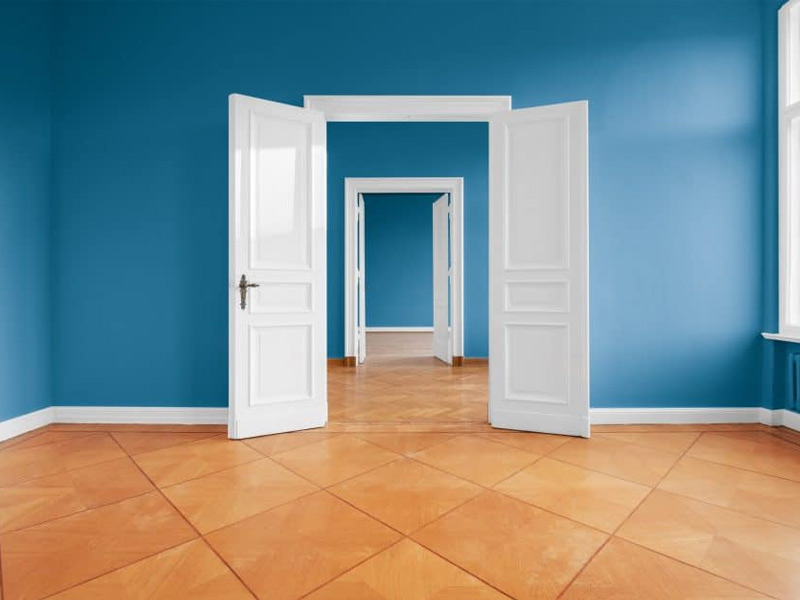 2 cửa phòng ngủ đối diện nhau