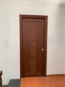 Cửa toilet nhựa giả gỗ