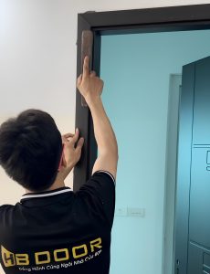 Lắp đặt nẹp cửa